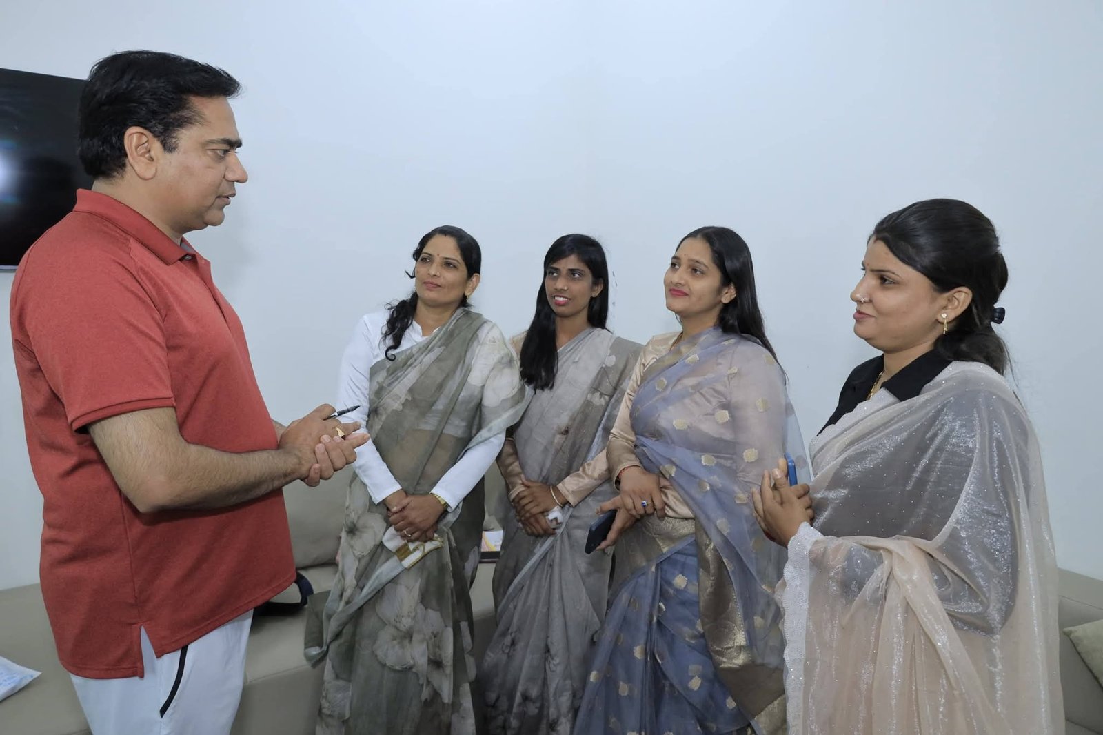 Cabinet minister Shri Suresh Singh Rawat