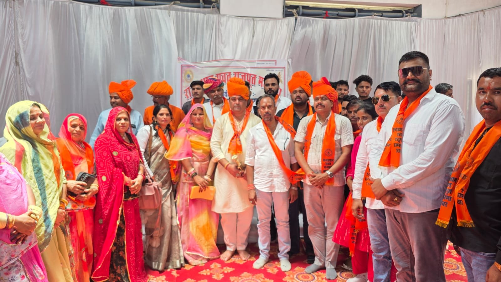 बर ब्यावर में रावत समाज डिजिटल डायरेक्टरी टीम और रावत राजपूत महासभा के अध्यक्ष लक्ष्मण सिंह जी की बैठक में मीटिंग हुई