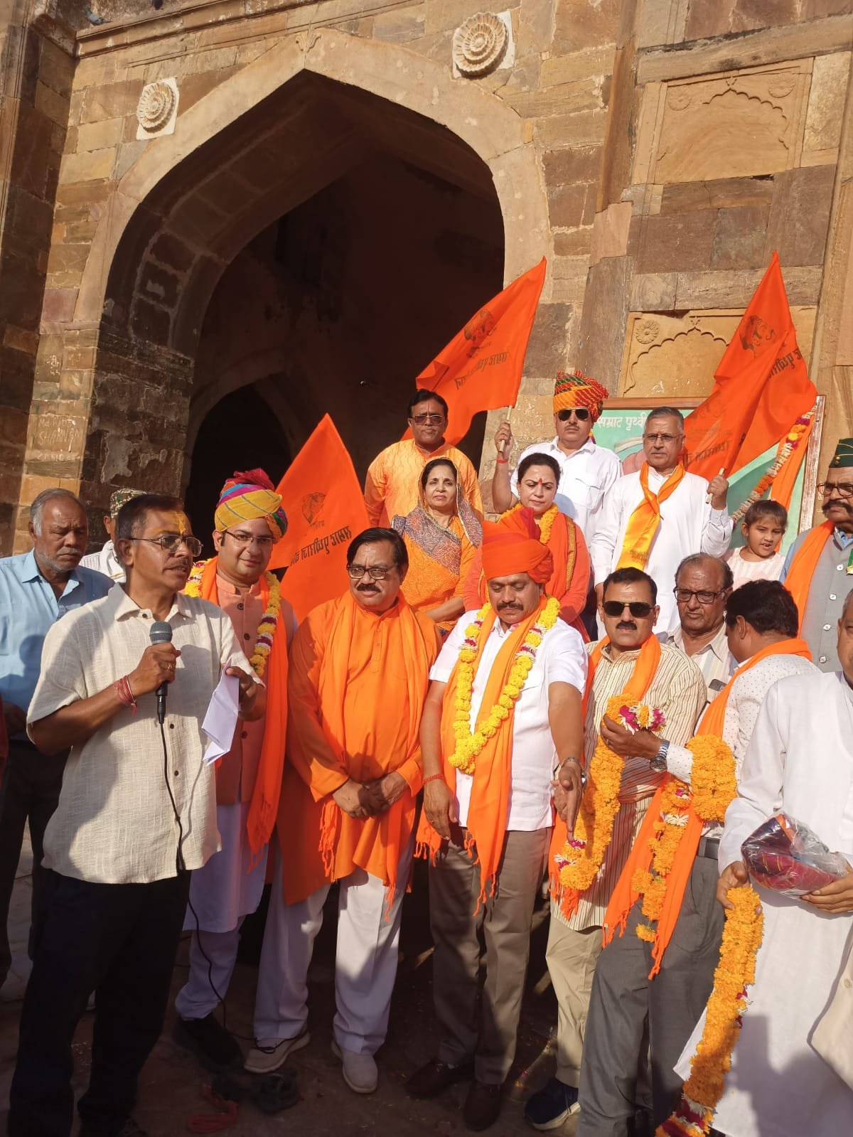 अजमेर की पावन धरती स्थित तारागढ़ पर सम्राट पृथ्वीराज चौहान जी की जयंती श्रद्धा, सम्मान एवं गौरव के साथ मनाई गई। इस अवसर पर ब्यावर महासभा के सभी सम्माननीय सदस्य उपस्थित रहे तथा सम्राट पृथ्वीराज चौहान जी के आदर्शों को स्मरण किया गया।  कार्यक्रम में डिजिटल ड